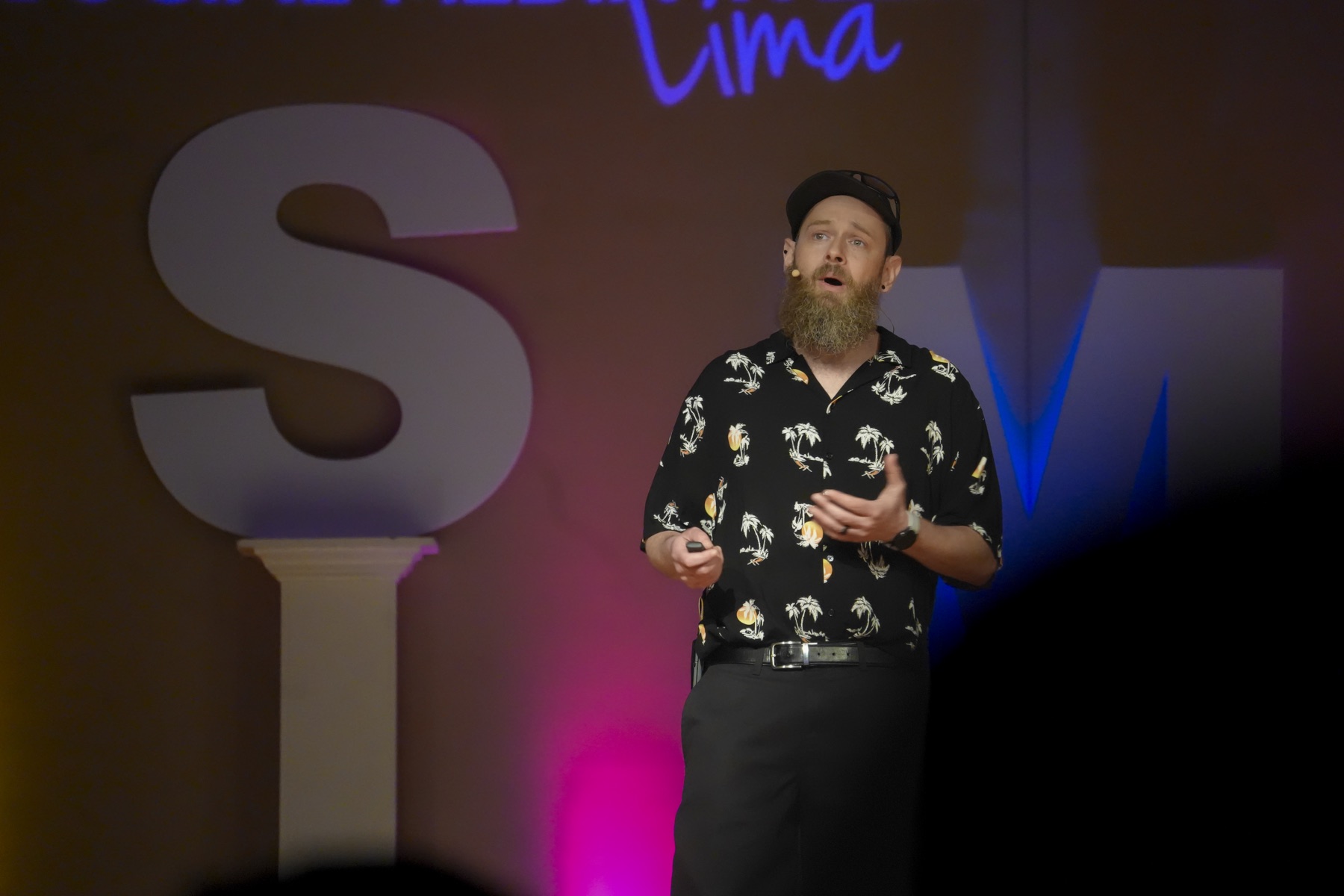 George presenting on the Social Media Week Lima stage